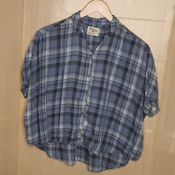 Holding Horses Blue Plaid Soft Cropped Oversized Button Front Top Small - Picture 1 of 6